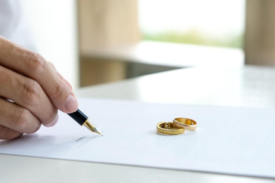 Person signing the divorce form