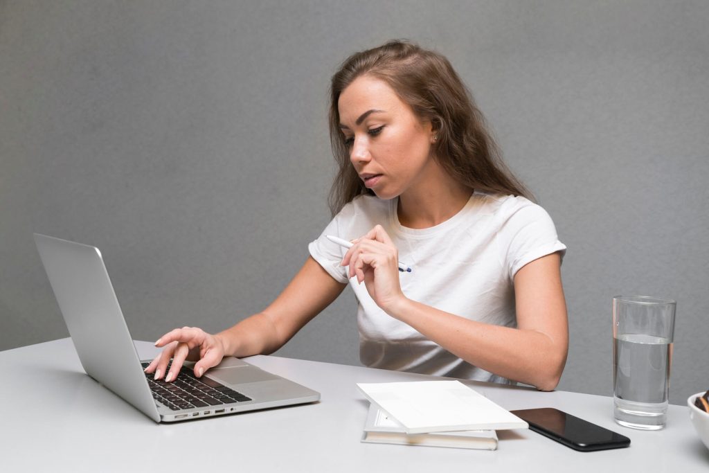 woman-preparing-divorce-documents-online